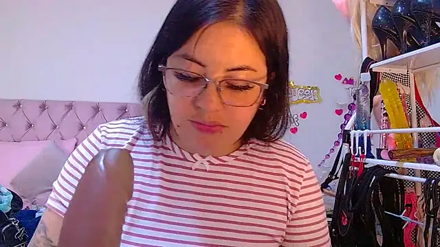 lanaqueen699 online show from April 29, 6:24 pm