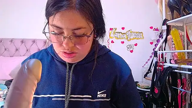 lanaqueen699 online show from April 30, 6:35 pm