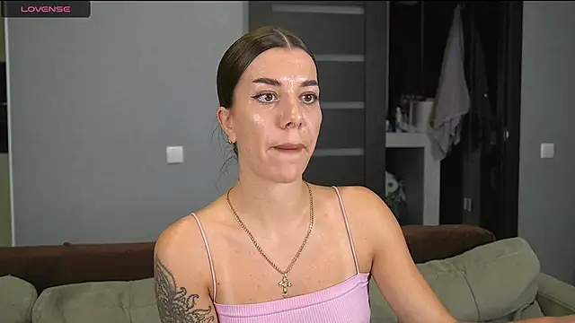 Snapshot of Alice_melice chatting on October 14, 8:44 pm Alice melice online show from October 14, 8:44 pm