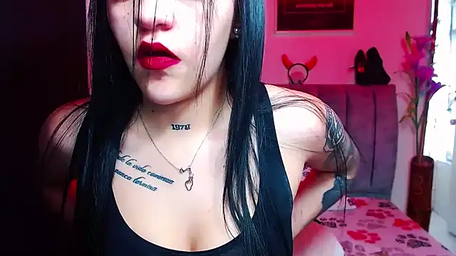 Snapshot of Violettasquirt chatting on October 3, 2:44 pm Violettasquirt online show from October 3, 2:44 pm