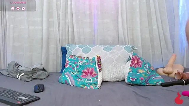 zoewilliams2 online show from November 23, 5:21 am