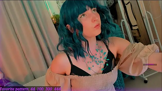 Toxic Ellies online show from May 10, 3:25 pm