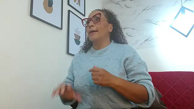 EvaMills1 online show from October 6, 8:46 pm