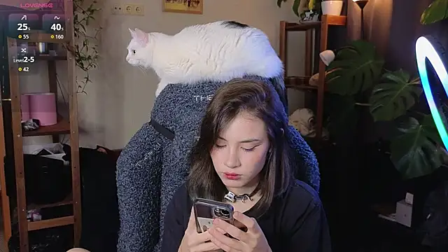Snapshot of alicekiit chatting on October 21, 12:36 am alicekiit online show from October 21, 12:36 am