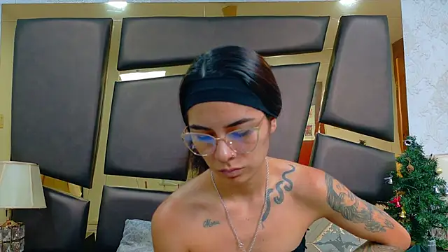 NicoleEsposito online show from December 16, 12:44 pm