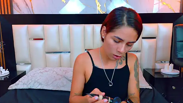 Snapshot of NicoleEsposito chatting on October 14, 1:30 am NicoleEsposito online show from October 14, 1:30 am