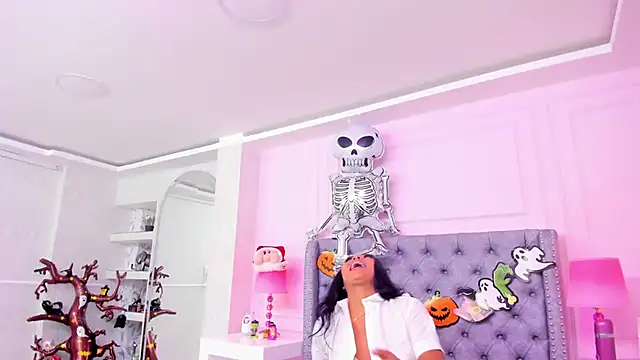 HaileeRoberts online show from October 28, 12:33 pm