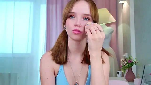 b4by LoL1 online show from September 23, 7:50 am