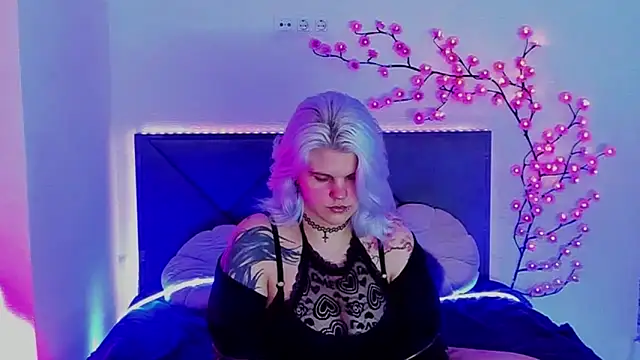 JoannLowe online show from May 2, 7:39 pm