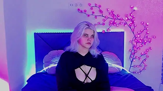 JoannLowe online show from June 15, 7:58 pm