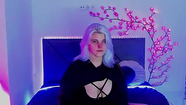 JoannLowe online show from April 29, 2:37 am