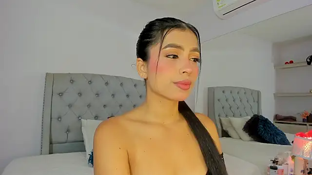 Snapshot of TianaReedd chatting on October 10, 12:43 pm TianaReedd online show from October 10, 12:43 pm
