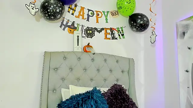 Snapshot of TianaReedd chatting on October 20, 12:19 pm TianaReedd online show from October 20, 12:19 pm