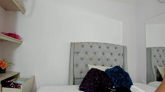 Snapshot of TianaReedd chatting on October 7, 12:09 pm TianaReedd online show from October 7, 12:09 pm