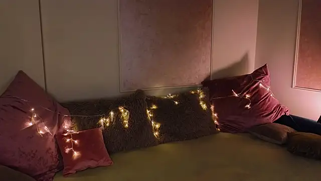 tomorrows day online show from November 29, 9:30 pm