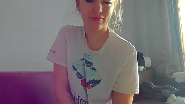 foxy blond online show from May 1, 12:14 am