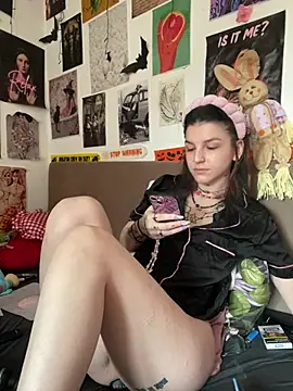 MoonAgnes online show from July 21, 6:25 am
