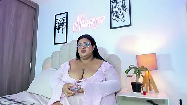 NaomiAsha online show from July 13, 2:40 pm