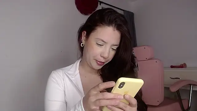 melody  bleir online show from May 2, 10:35 pm
