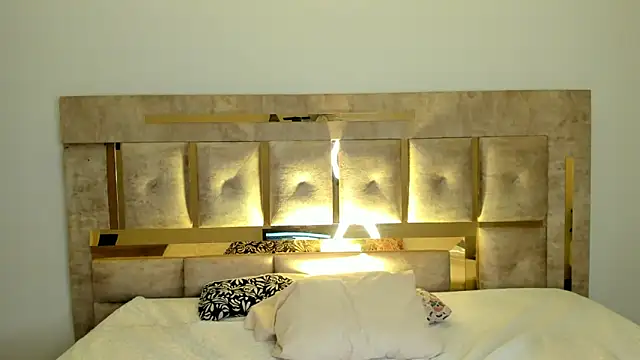 Snapshot of Ari_sunshine_ chatting on October 3, 6:18 am Ari sunshine  online show from October 3, 6:18 am