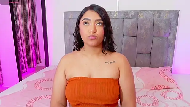 DIANEE 01 online show from July 10, 11:15 pm