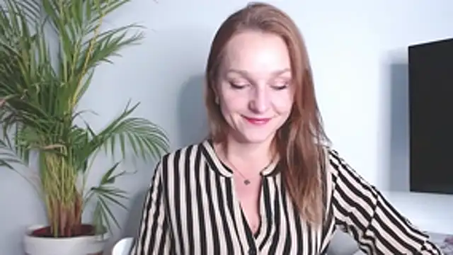 AliciaDesire online show from November 12, 2:15 pm