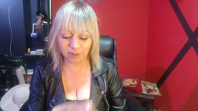 Snapshot of KLOE_PIELL chatting on October 10, 10:36 pm KLOE PIELL online show from October 10, 10:36 pm