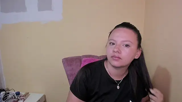 lauraguzman online show from July 16, 3:11 am