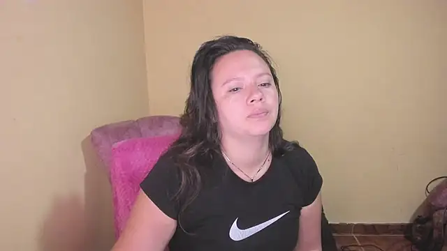 lauraguzman online show from July 9, 3:53 am