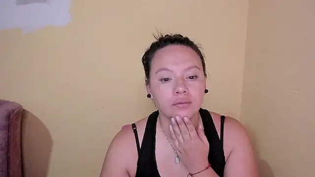 lauraguzman online show from July 30, 3:40 am