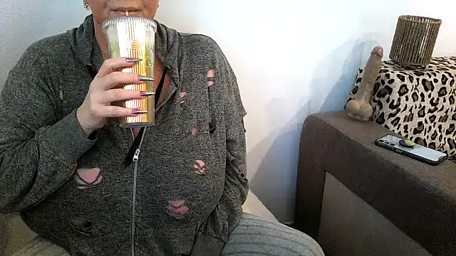 hotsierra4u online show from April 7, 9:22 am