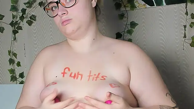 Snapshot of Seductive_She_Wolf chatting on October 13, 4:31 pm Seductive She Wolf online show from October 13, 4:31 pm