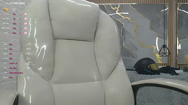 Snapshot of dannacoleman_ chatting on October 10, 8:47 pm dannacoleman online show from October 10, 8:47 pm