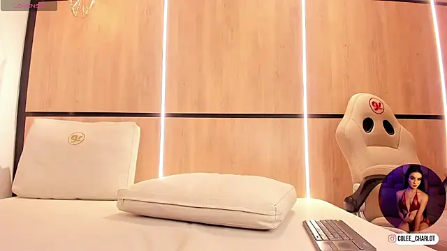 charlotte colee online show from October 31, 12:53 pm