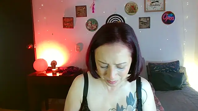 catalinamommyx online show from July 12, 1:50 am