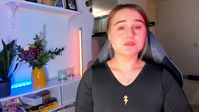 evy orange1 online show from March 7, 1:34 am