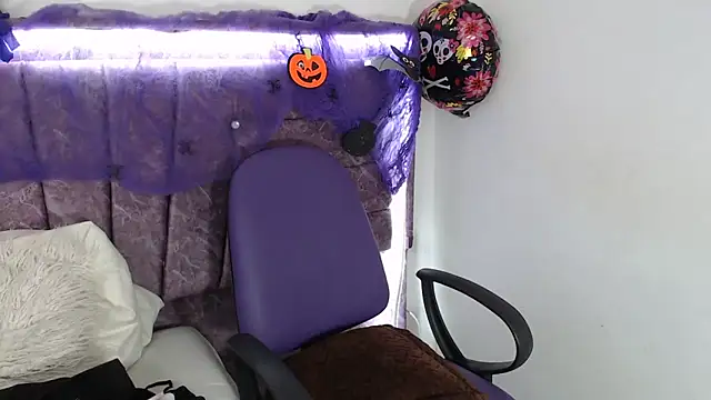 Snapshot of Penelope_Fox14 chatting on October 20, 1:36 pm Penelope Fox14 online show from October 20, 1:36 pm