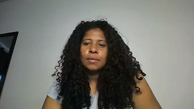 Snapshot of Ivon-09 chatting on September 27, 10:28 pm Ivon-09 online show from September 27, 10:28 pm