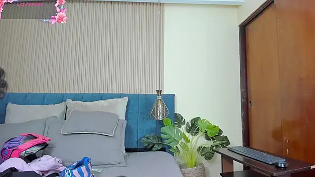 kathecute   online show from June 25, 1:38 am