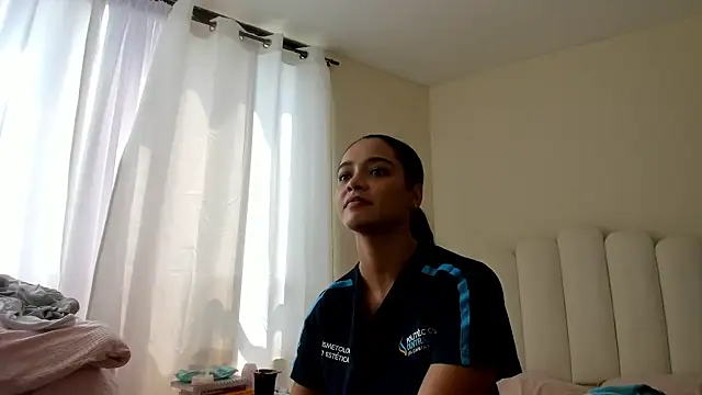 evely coelloo online show from February 11, 8:10 pm