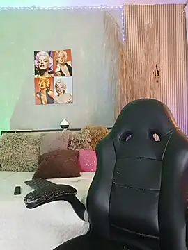 nahiarapalmer19 online show from August 4, 3:51 pm
