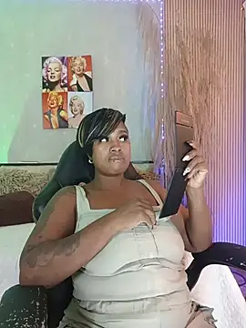 nahiarapalmer19 online show from August 5, 5:08 pm