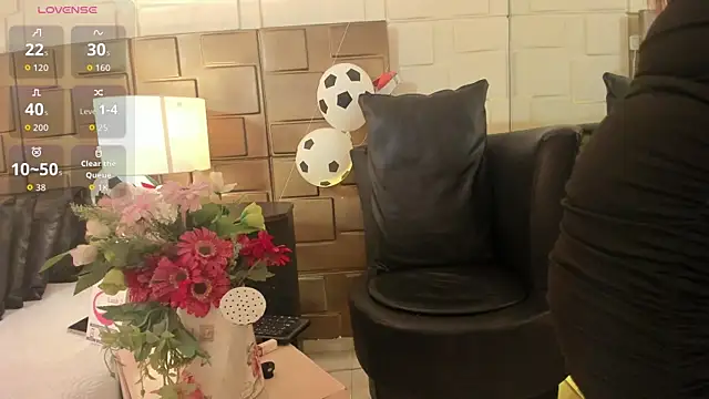 NaomyRivera online show from July 6, 12:43 pm