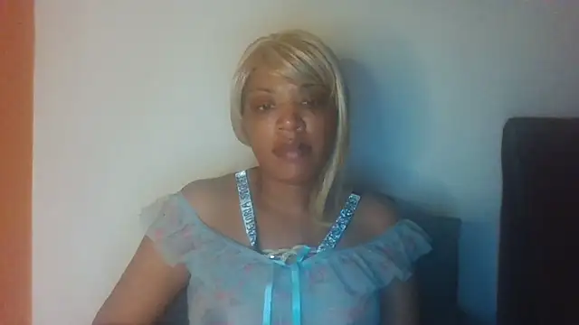 thekelliecapri online show from May 15, 4:27 am