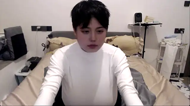 lunalunali online show from December 4, 12:18 pm