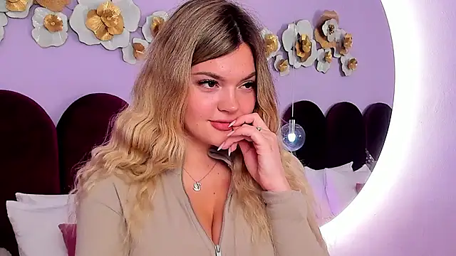 ZaraBloom online show from November 19, 4:56 am