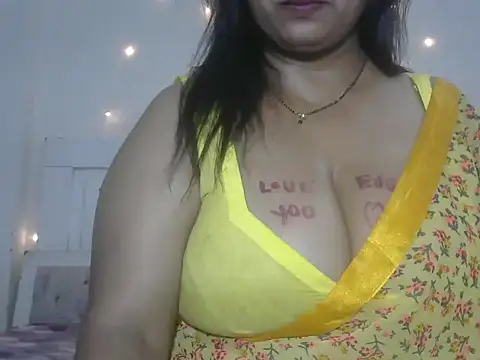 Snapshot of MONICA-LOVE chatting on October 6, 9:41 pm MONICA-LOVE online show from October 6, 9:41 pm