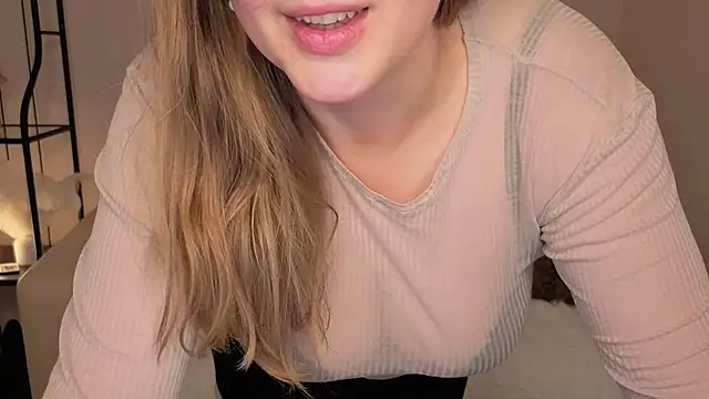 Snapshot of Helens_love chatting on October 4, 1:55 am Helens love online show from October 4, 1:55 am
