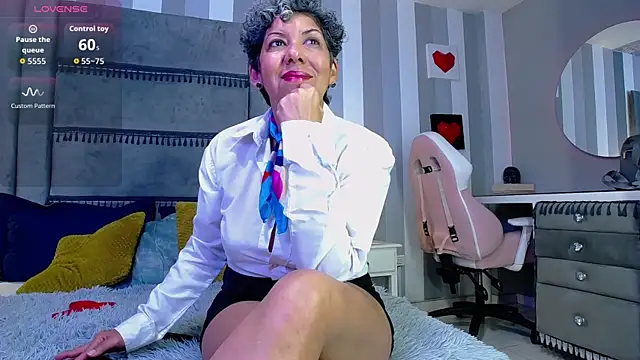 Julianewell online show from January 13, 12:20 pm