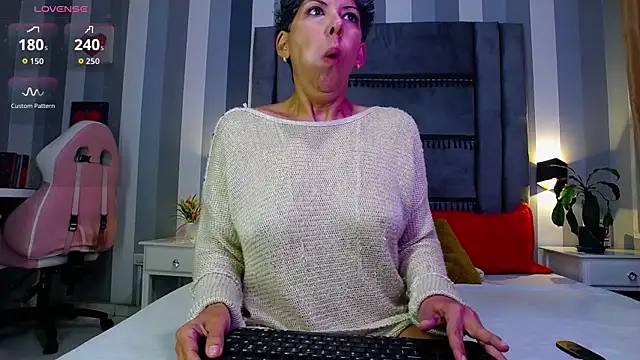 Julianewell online show from July 30, 12:39 pm